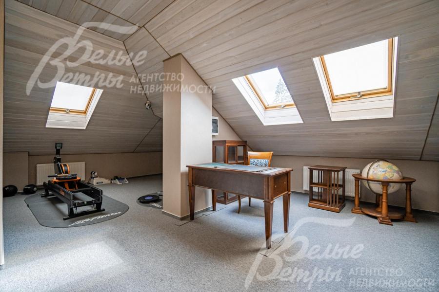 Зона спортзала и кабинета на мансарде