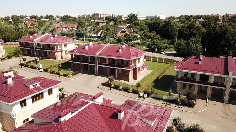 Все дома в поселке построены.