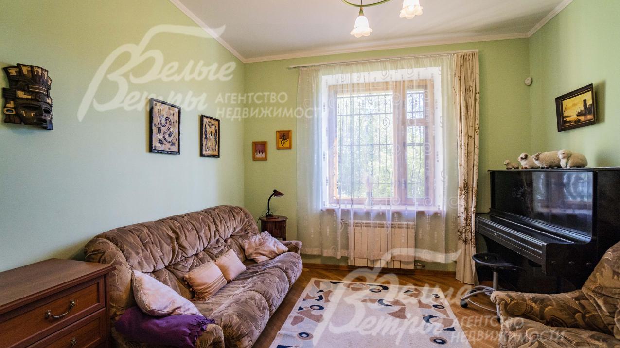 Спальня на первом этаже площадью 13,7 кв.м