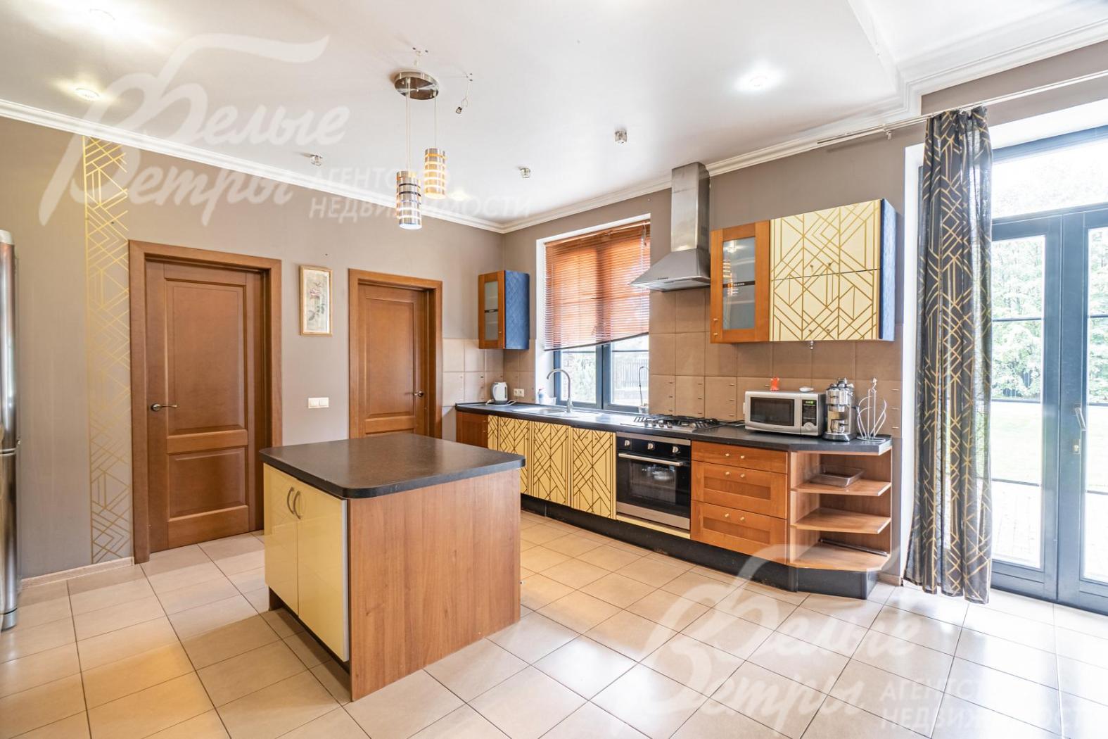 Дизайнерская кухня со столешницей из искусственного камня