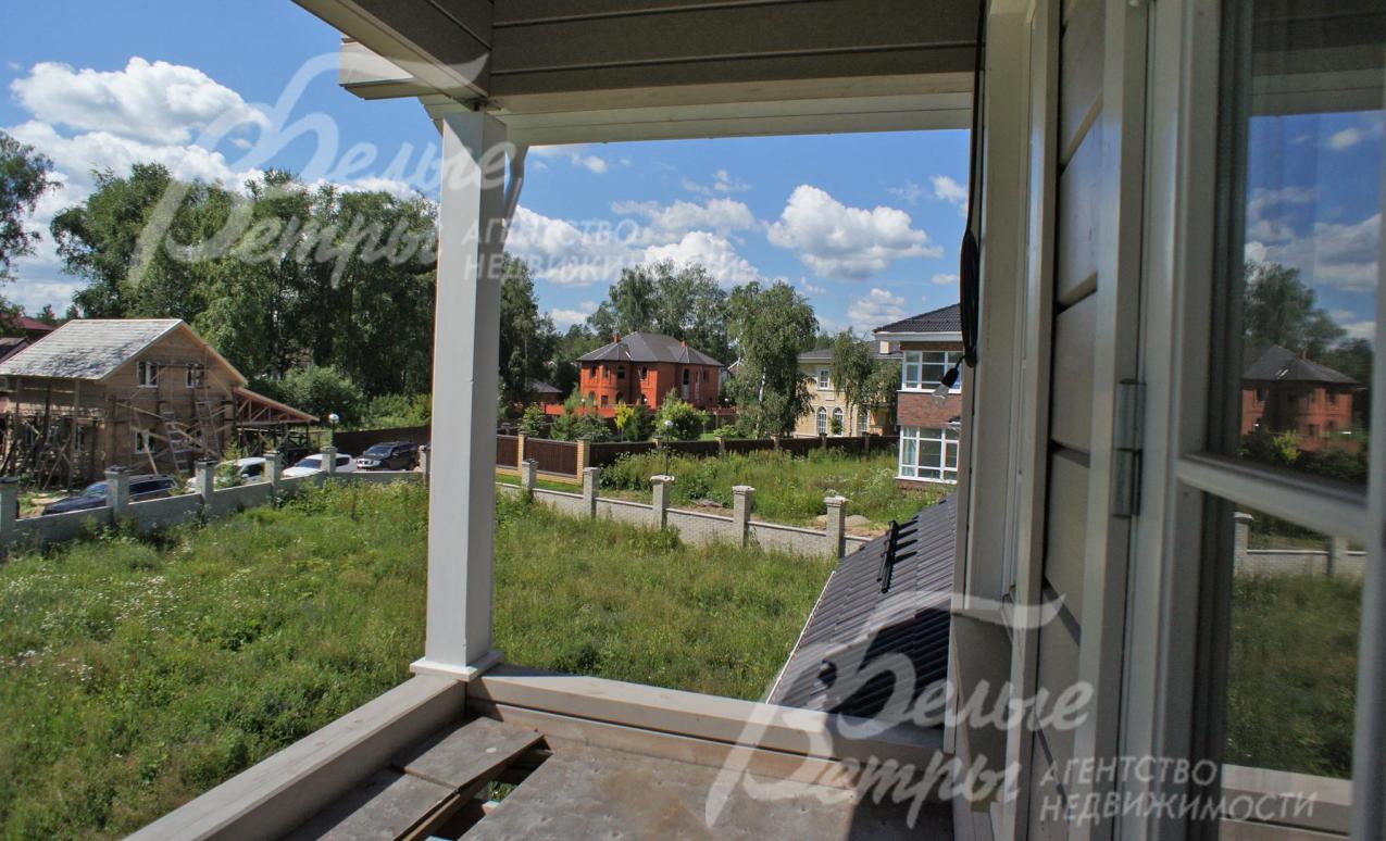 Вид из дома на поселок