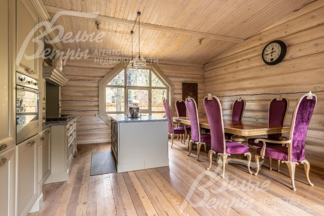 Кухня-столовая с обеденным гарнитуром