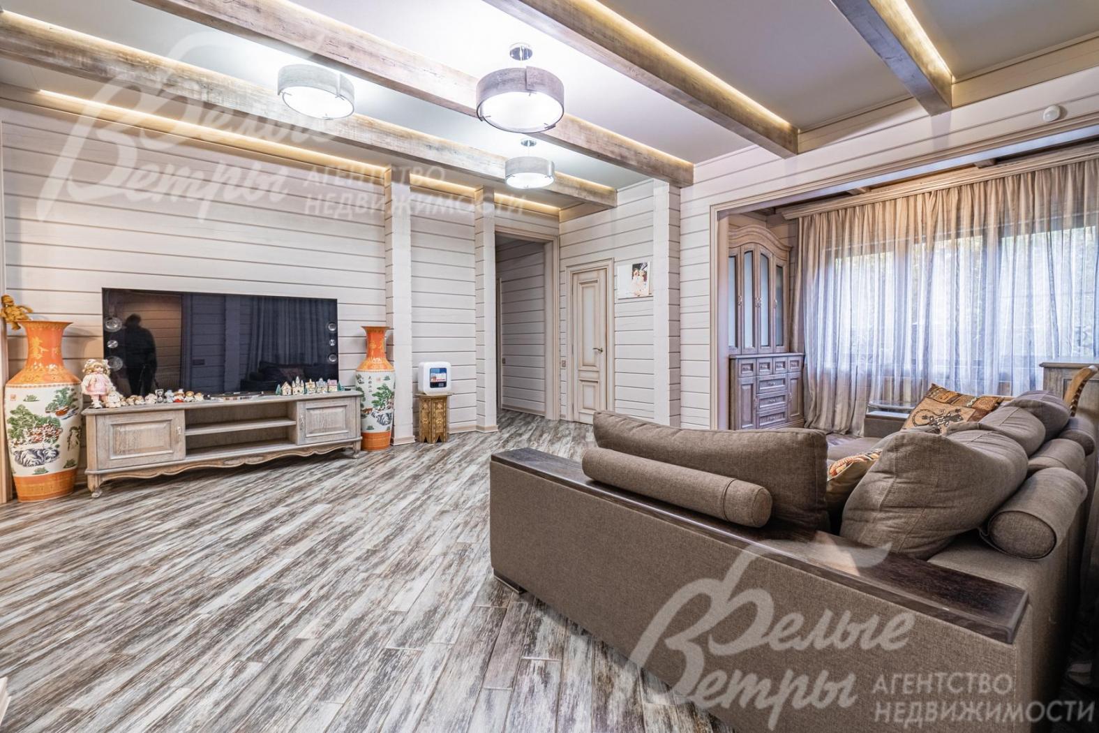 Натяжные потолки с потолочными балками