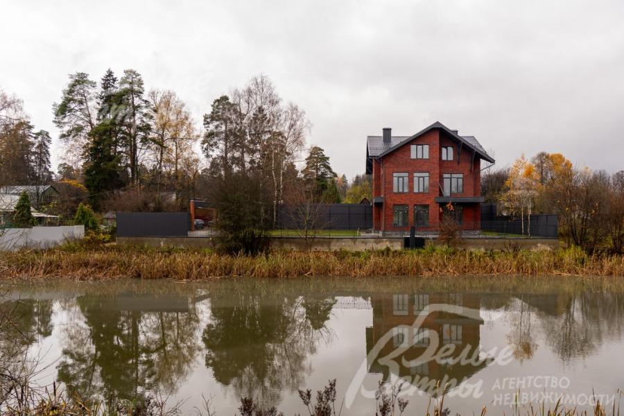 В пешей доступности – магазины и остановки общественного транспорта