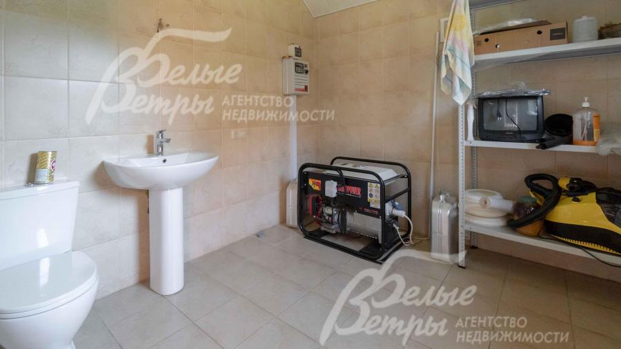 генераторная с санузлом в здании гаража
