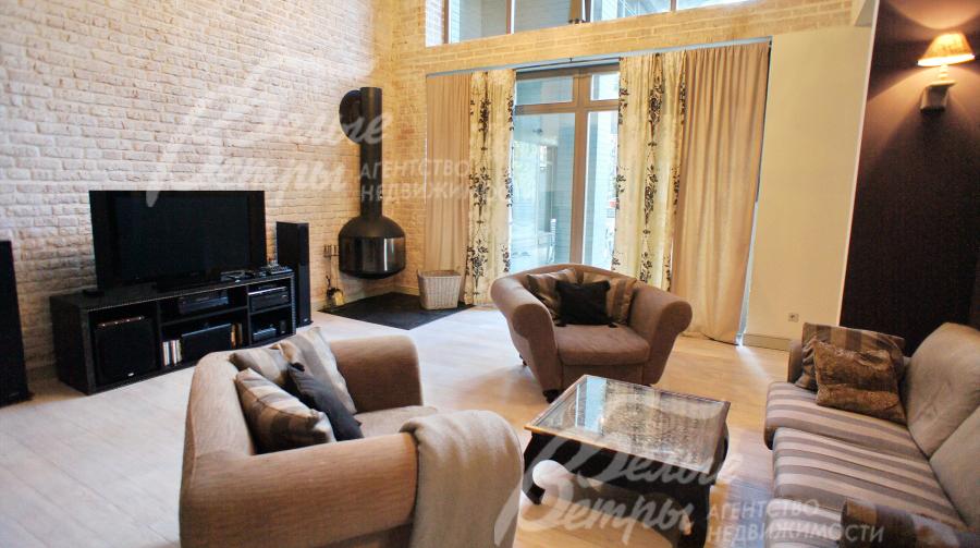 Гостиная со вторым светом