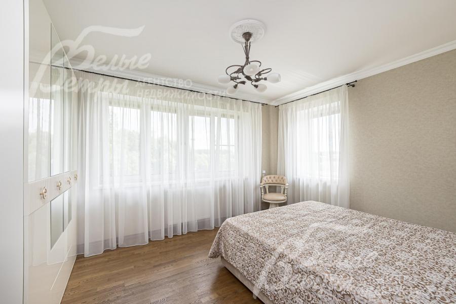 Еще одна спальня на 2-ом этаже дома. 