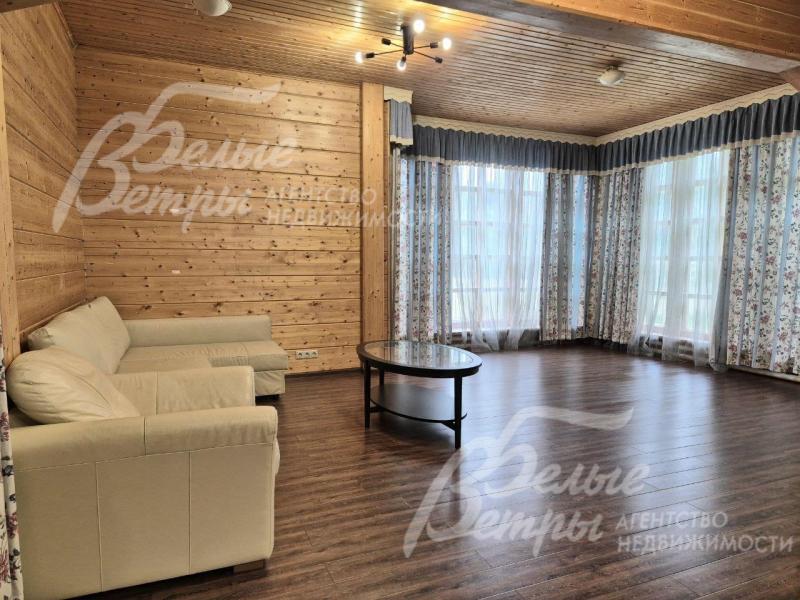 Гостиная с панорамными окнами.