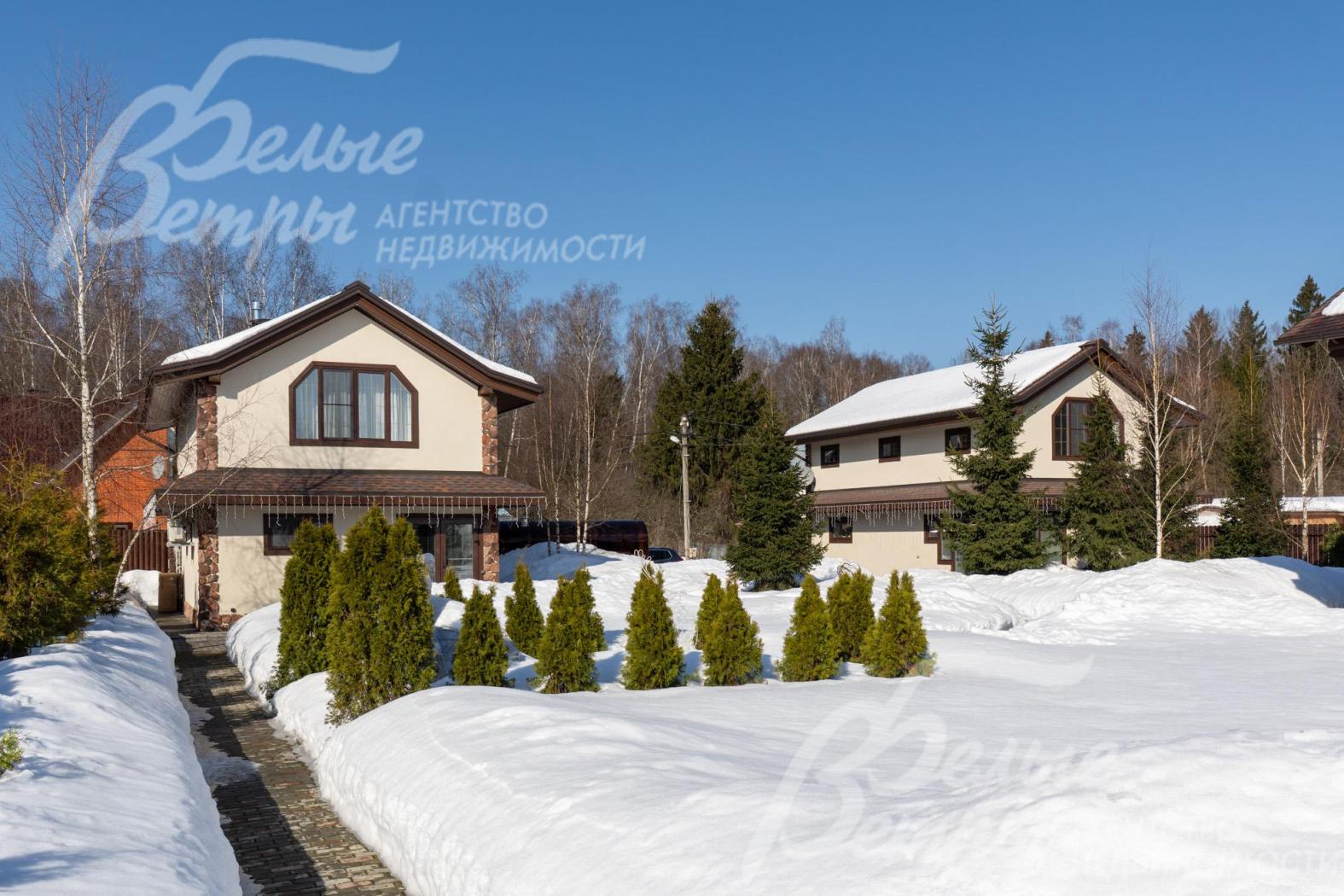 Третий дом на участке - отдельностоящий двухэтажный банный комплекс с квартирой для персонала 