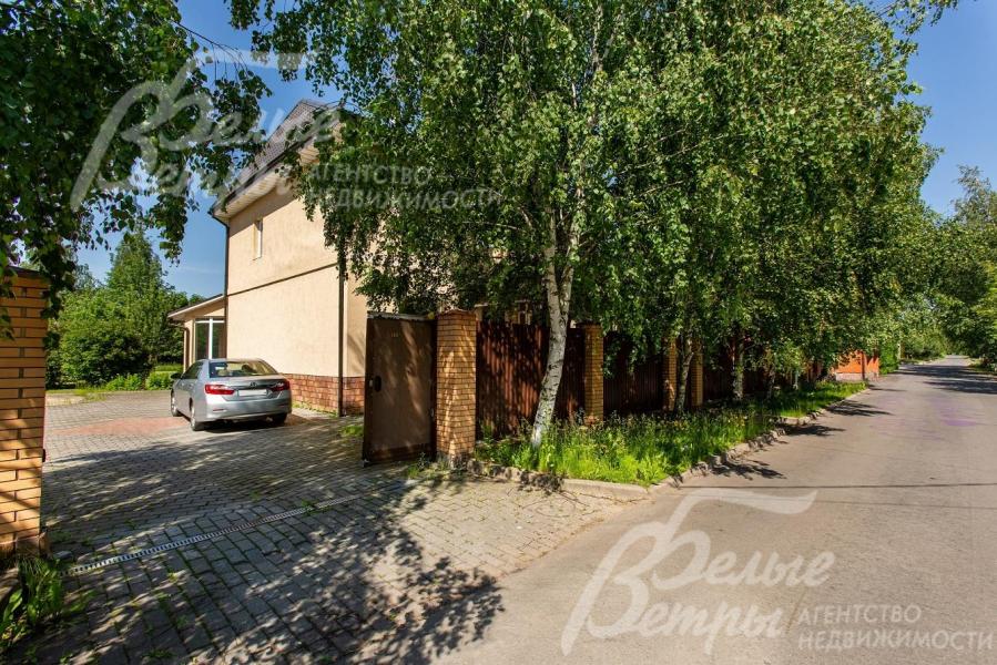 Откатные автоматические ворота, площадка выложена плиткой