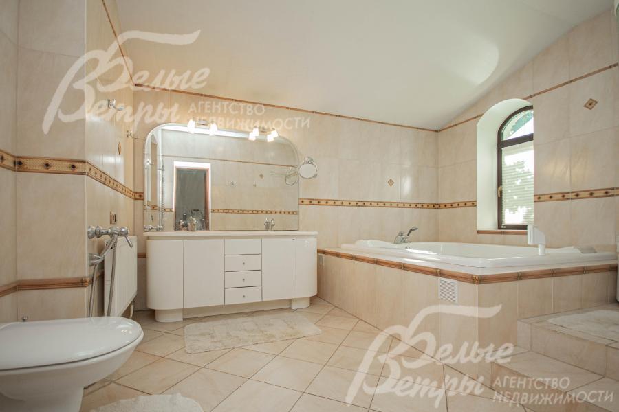 Ванная комната при главной спальне