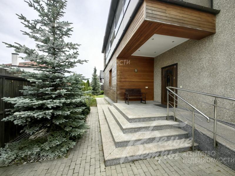 Входная группа с крыльцом