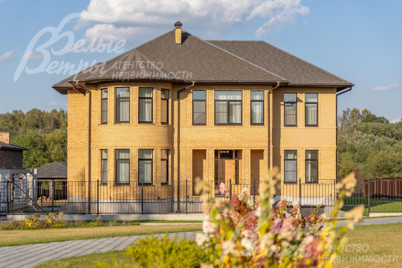 Участок расположен рядом выходом на прогулочную набережную вдоль реки Десна и рядом с прилеском