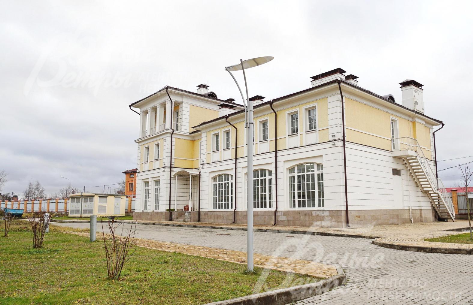 Административное здание 850 кв.м с рестораном, бьюти кабинетом управляющей компанией.