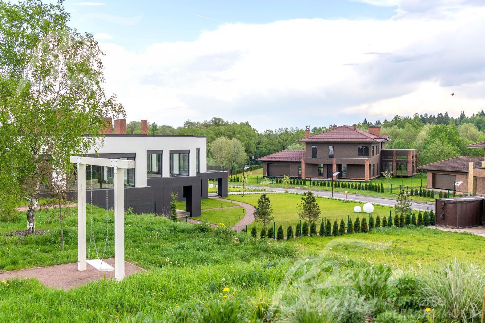 Вид на дом с противоположной стороны