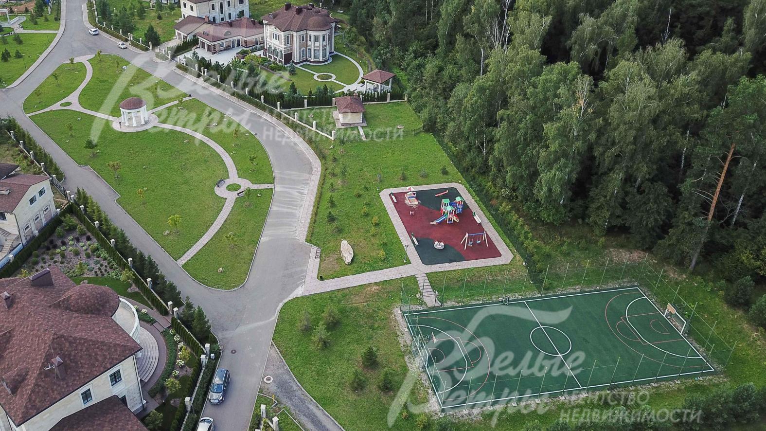 Спортивная и детская площадки в поселке Идиллия