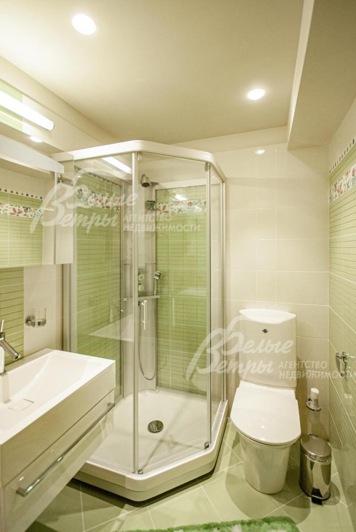 Санузел с душевой на втором этаже