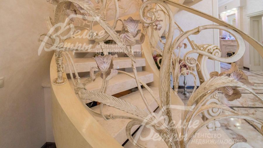 Ручная художественная ковка на лестничном марше