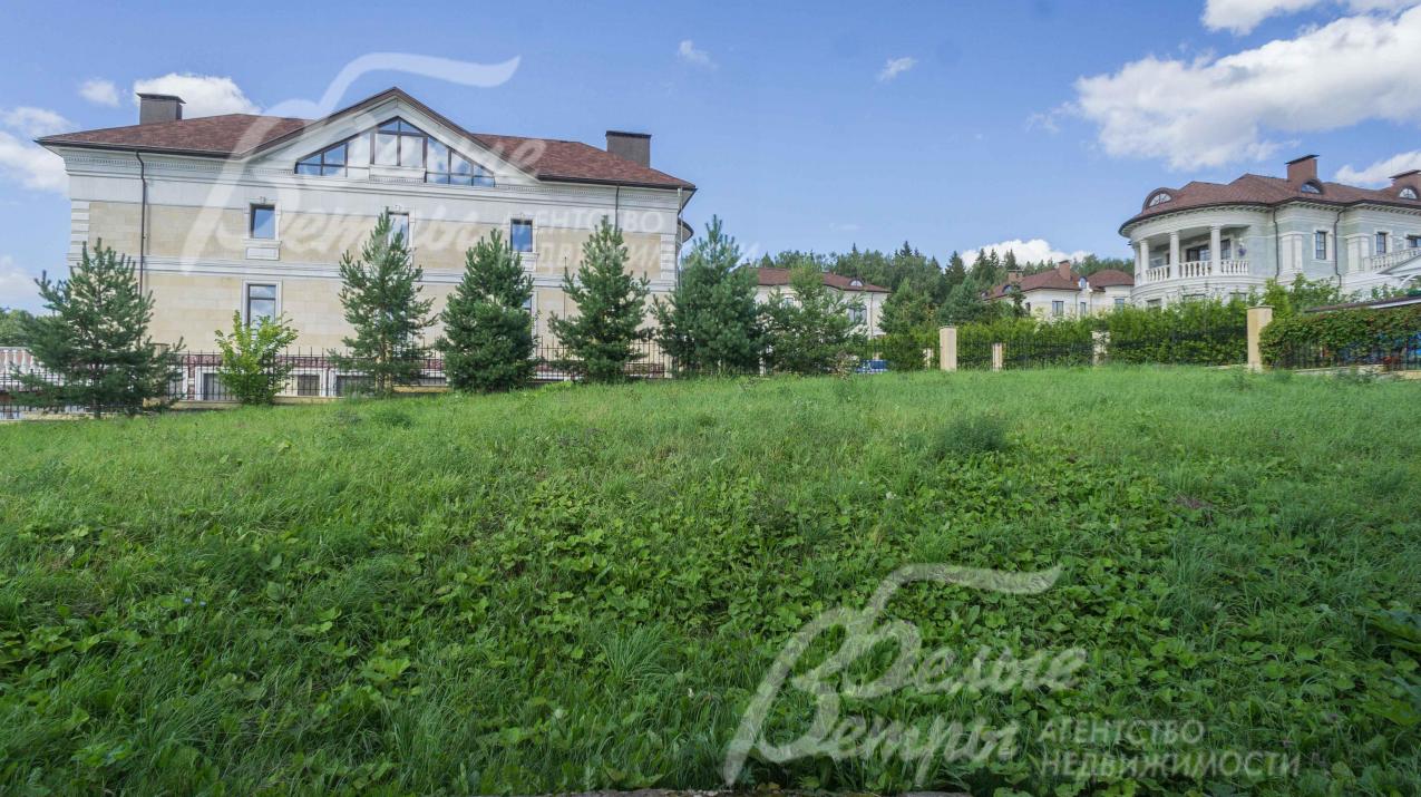 Участок 23 сотки с высаженными деревьями