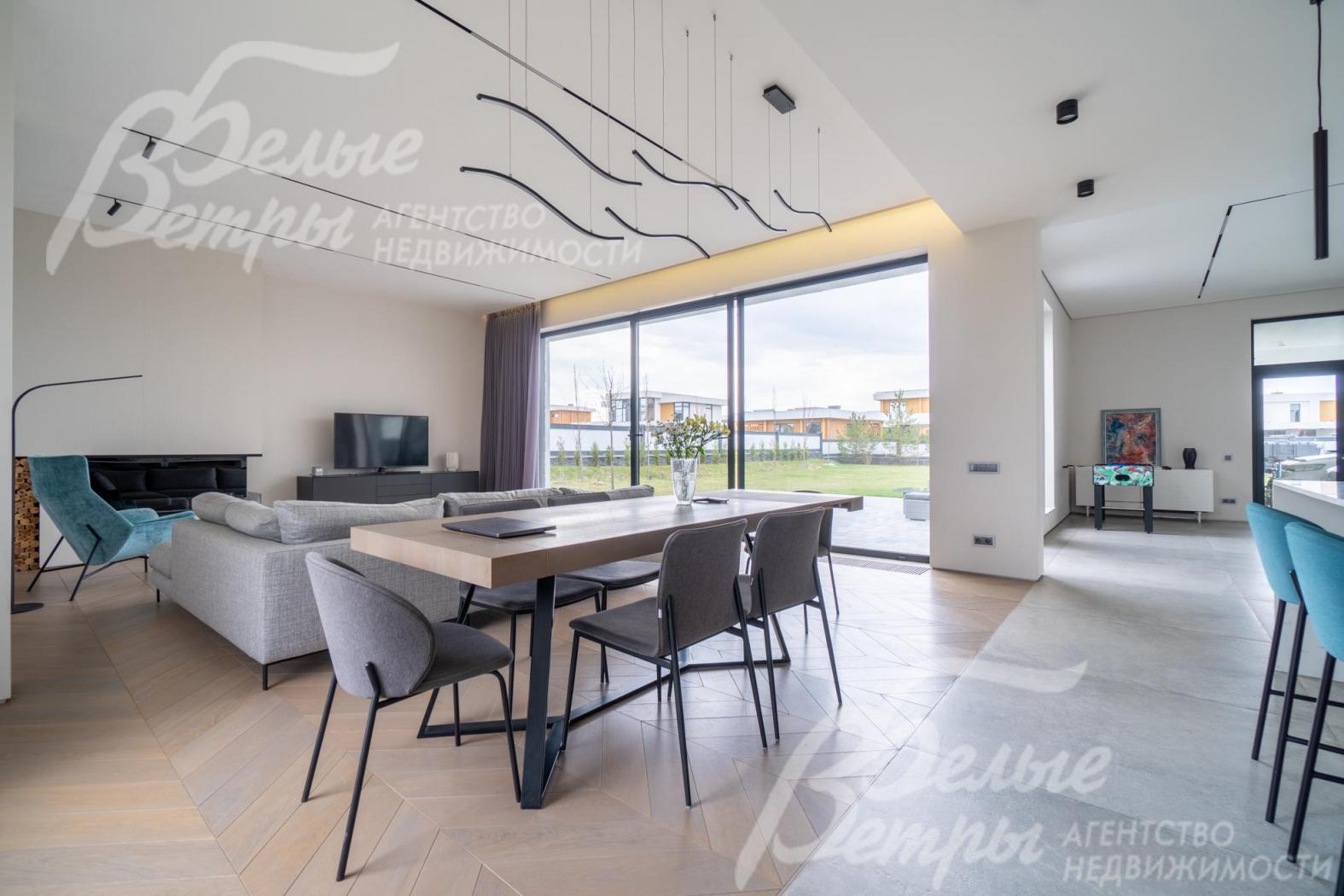 Корпусная и столовая мебель BoConcept (Дания)- раздвижной обеденный стол из шпона дуба 