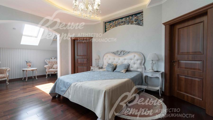 Главная спальня с будуаром, своими санузлом и гардеробной