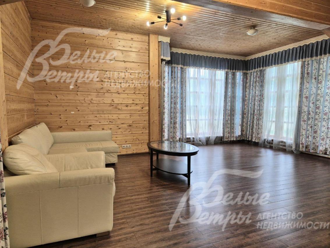 Гостиная с панорамными окнами.