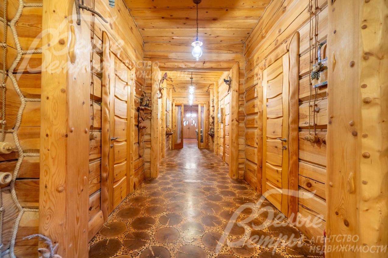 Оригинальный наборный пол из спилов дерева