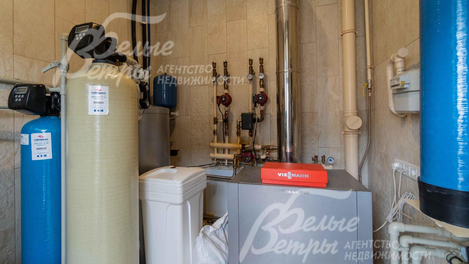 Газовый котел фирмы «Viessmann» VITOGAS 050. Бойлер 250 л и система водоподготовки от Гидровелл