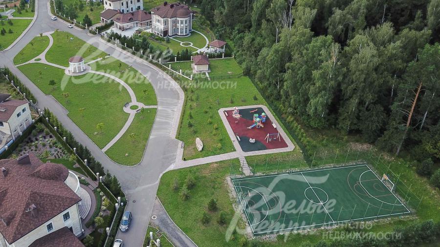 Спортивная и детская площадки в поселке Идиллия