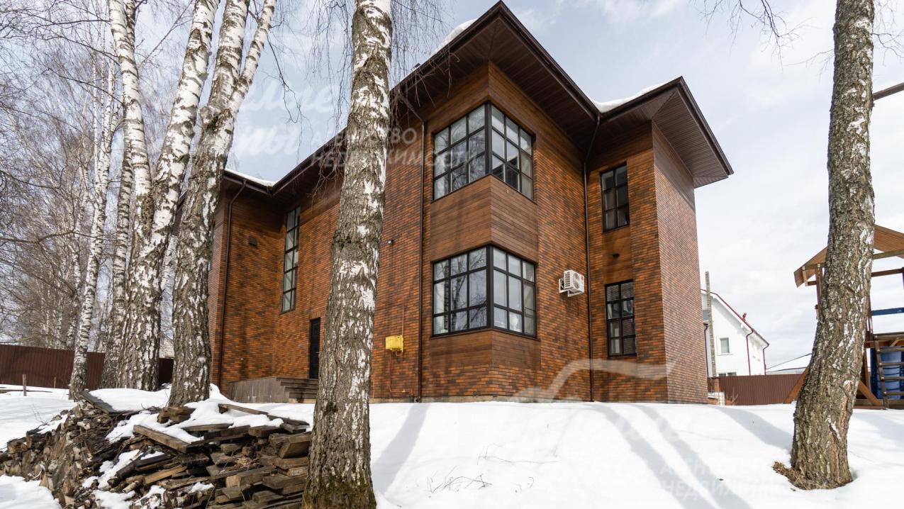 Большая площадь остекления, высокие потолки