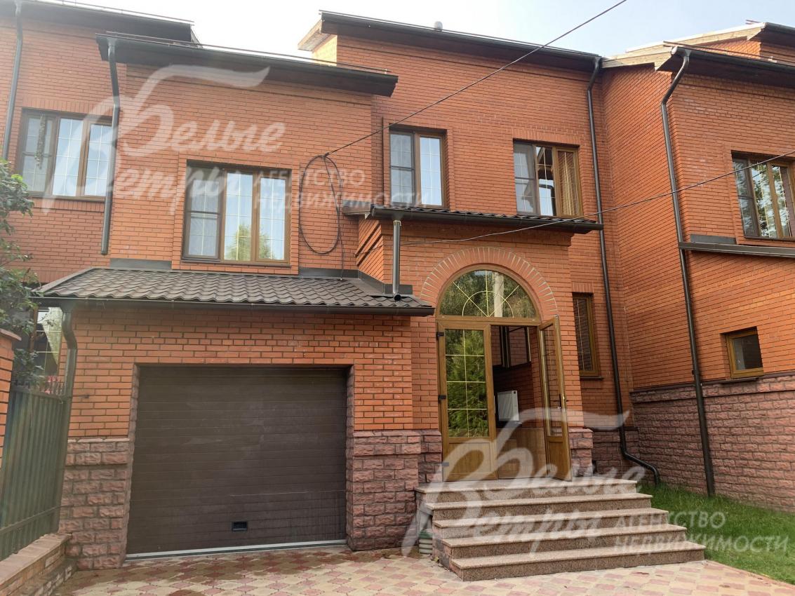 Таунхаус с гаражом на 1 машиноместо