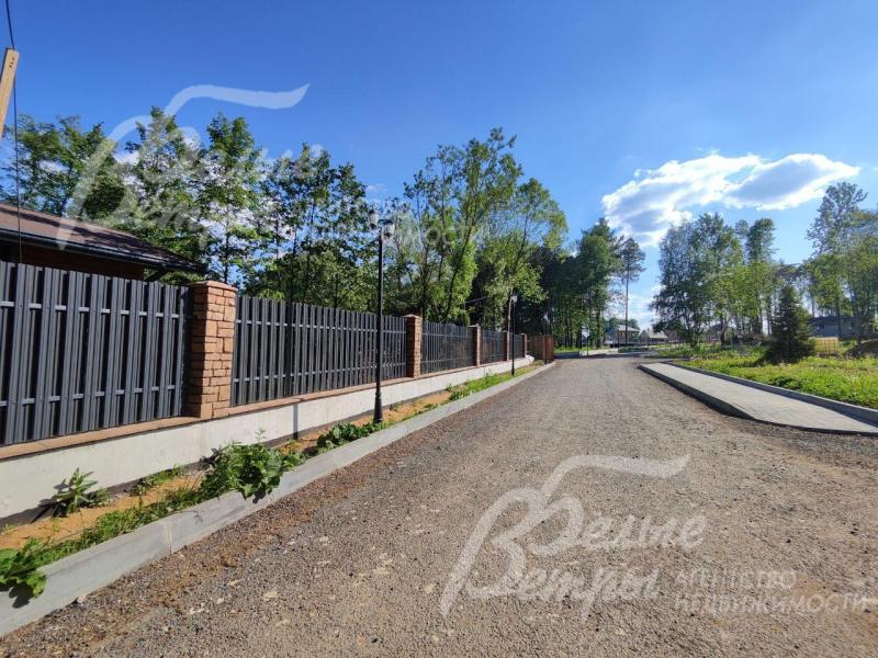 широкие освещенные дороги и тротуары