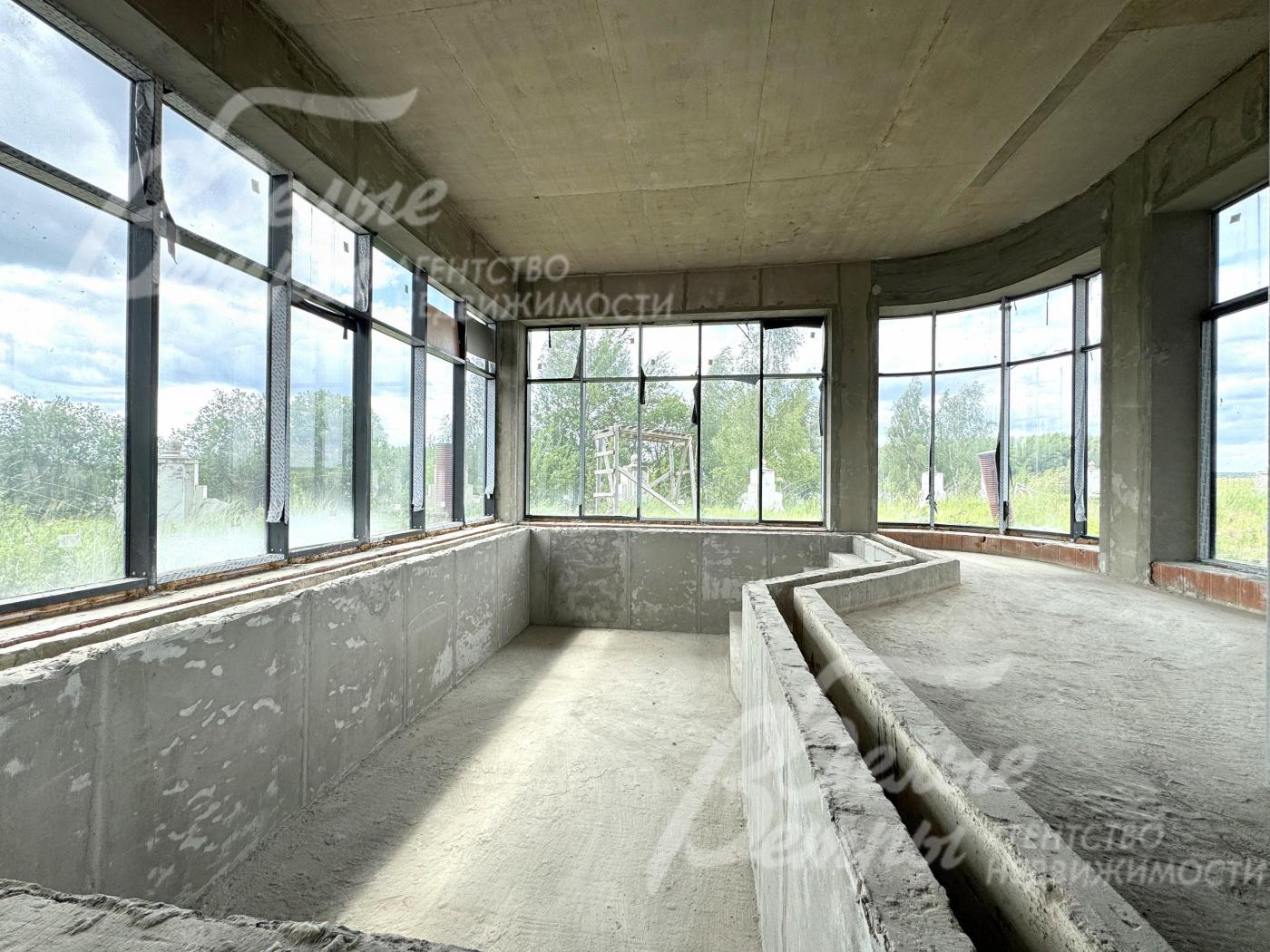 В спа-зоне - большой бассейн: чаша 75 кв.м