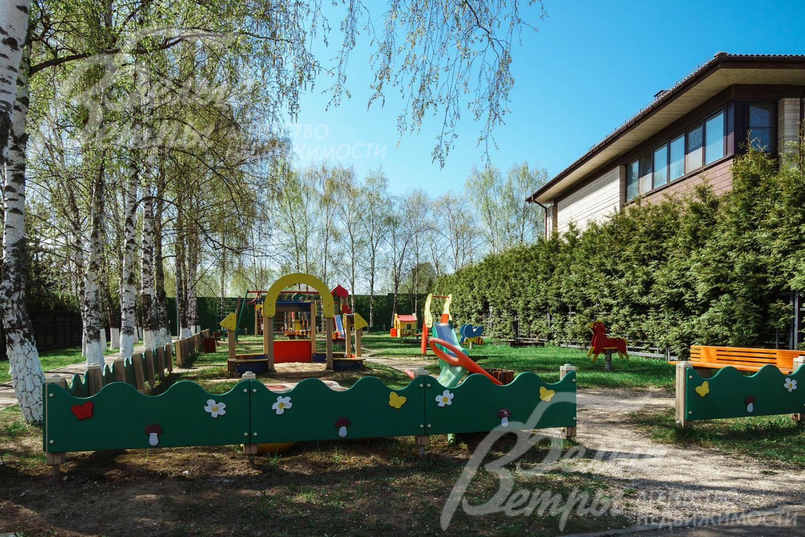 Площадка для самых маленьких жителей поселка