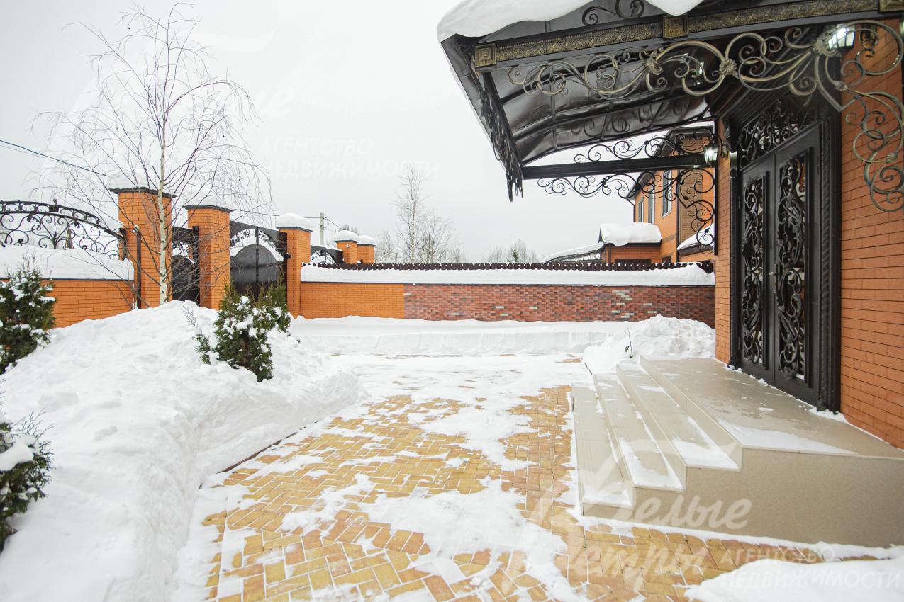 Входная группа с кованым козырьком 