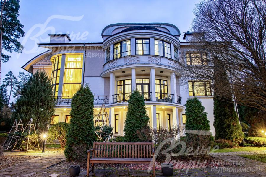 Меблированный дом 600 кв.м на шикарном лесном участке 85 соток.