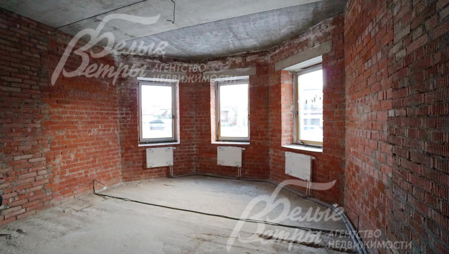 Высота потолков более 3 м