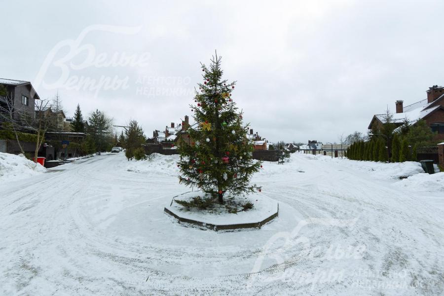 Коттеджный посёлок - камерный (17 домов и 18 секций таунхаусов), под круглосуточной охраной