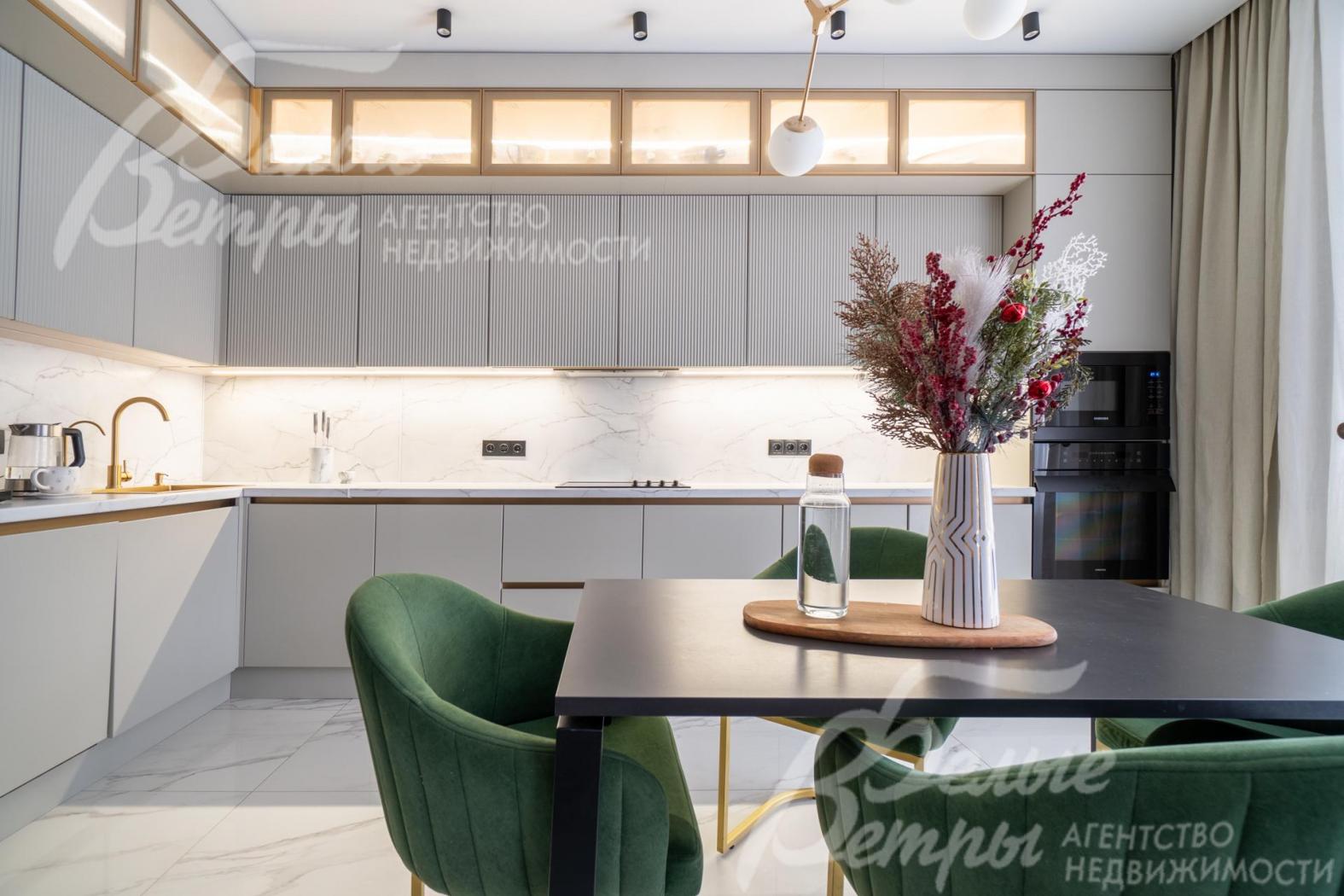 Установлен новый кухонный гарнитур с фурнитурой и доводчиками