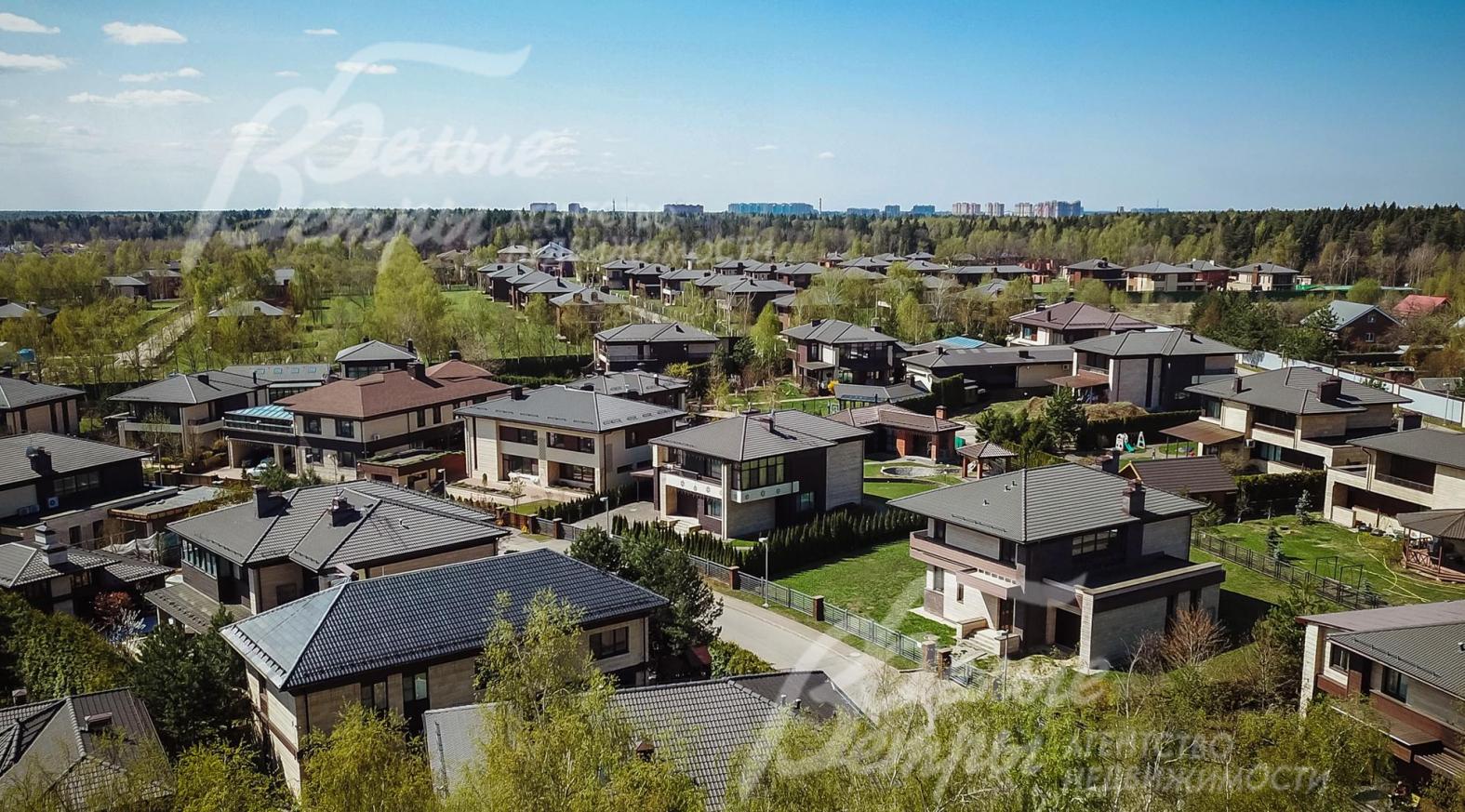 обжитой поселок Крекшино в едином стиле