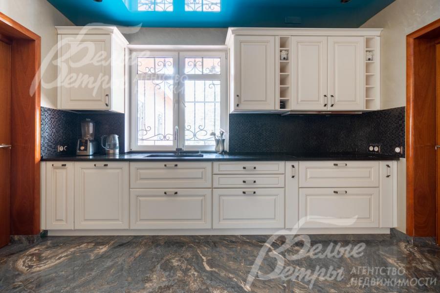 Немецкий гарнитур Nolte с фасадами из МДФ со встроенной техникой Miele 