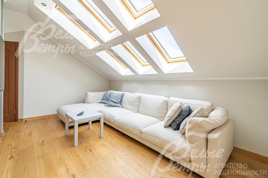 На мансарде студия с гардеробной и санузлом