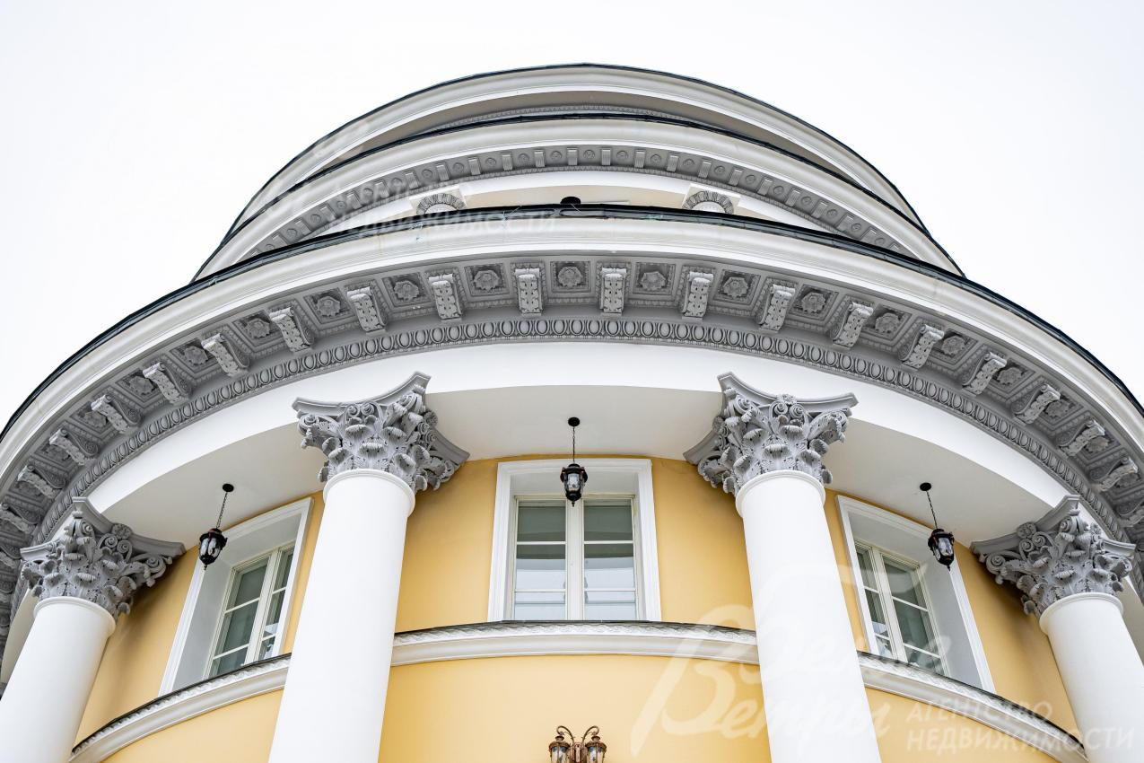 Внешняя отделка усадьбы - образец классической дворцовой архитектуры