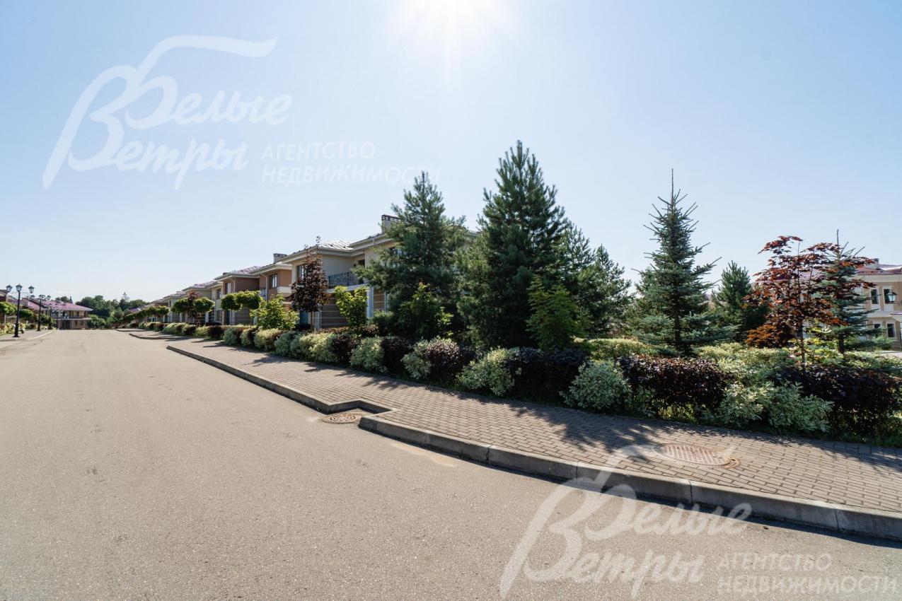 Ландшафтный дизайн на улицах поселка Николинские ключи Резиденция