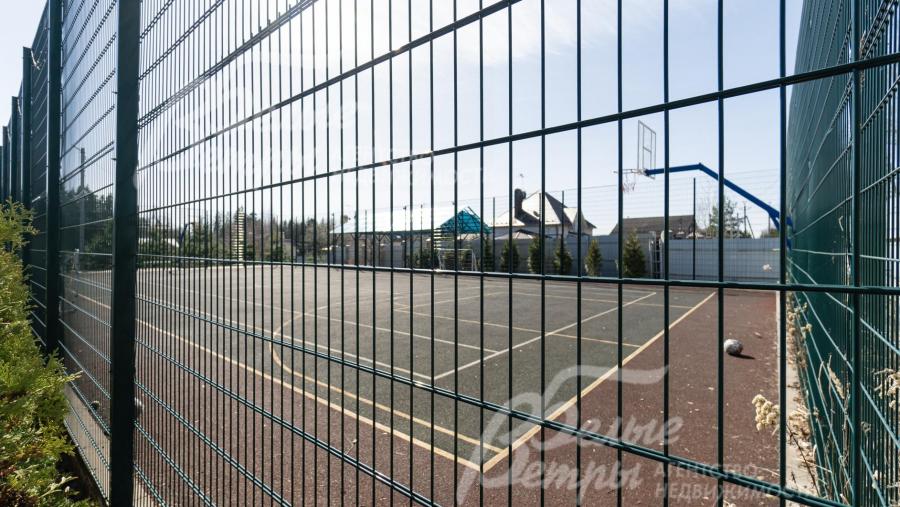 Спортивная площадка в поселке