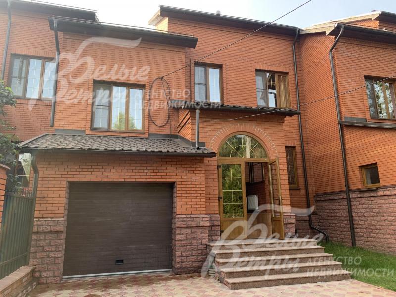 Таунхаус с гаражом на 1 машиноместо