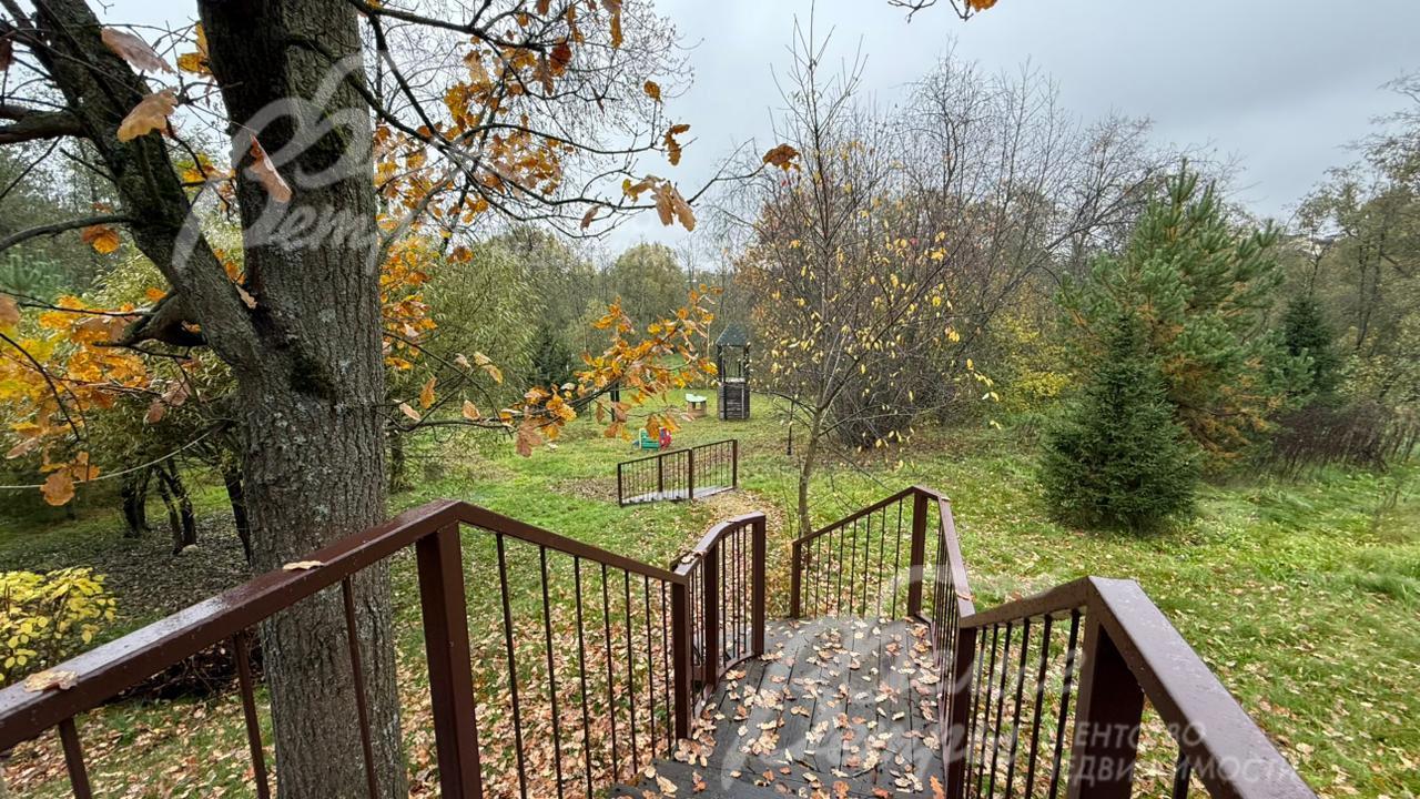 Свой выход в зону отдыха у реки