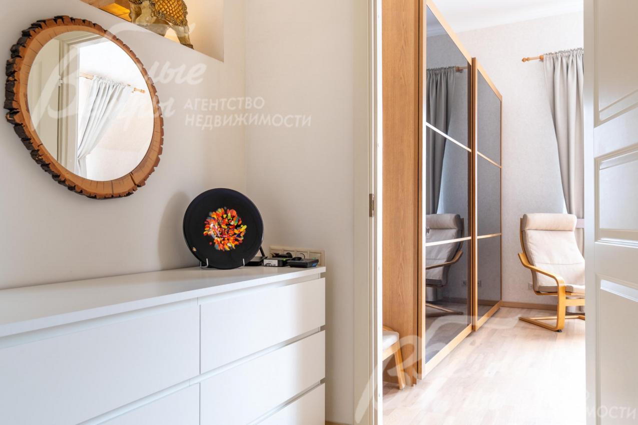 Вход в спальню из коридора 2-го этажа