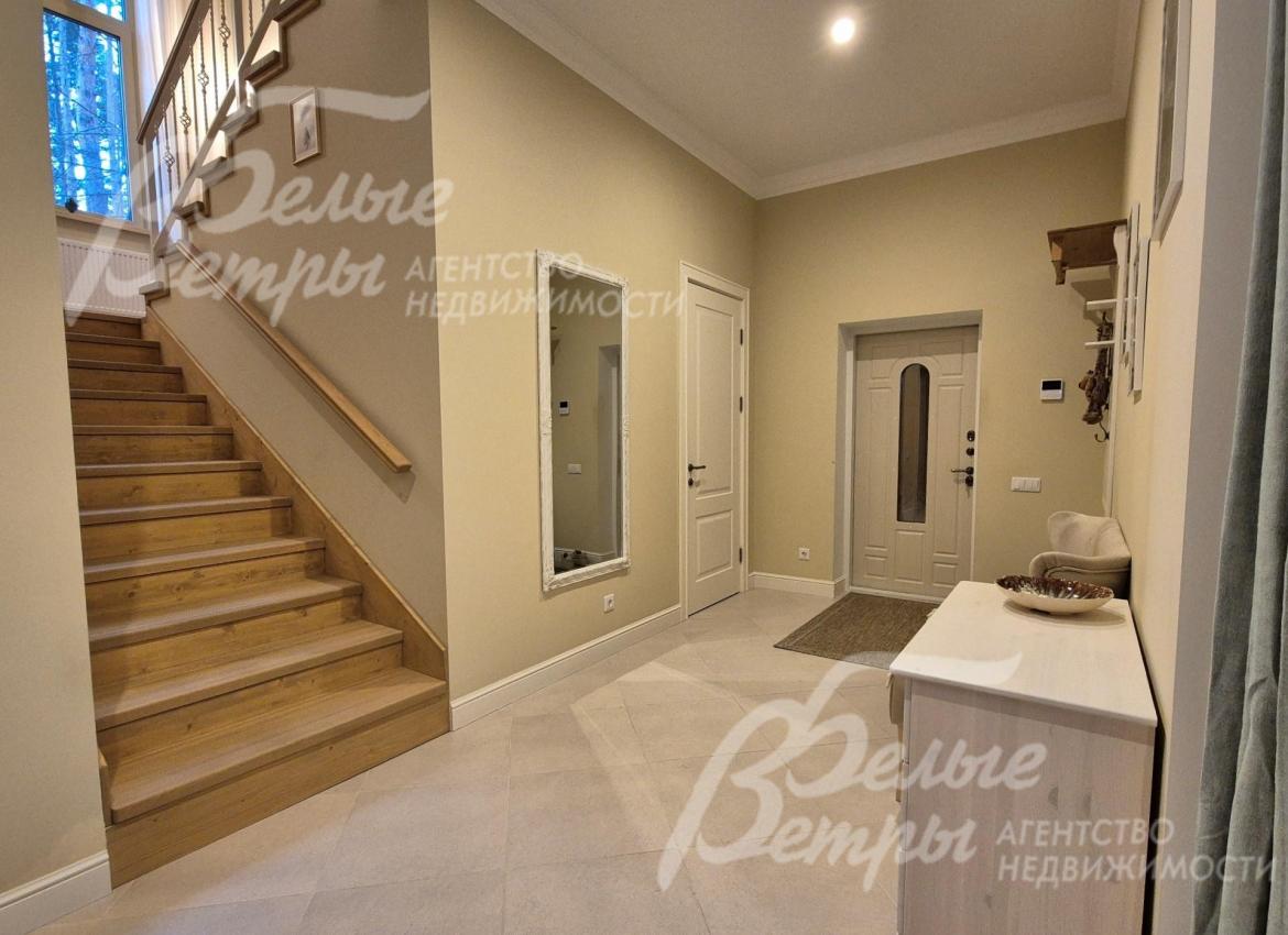 Холл первого этажа