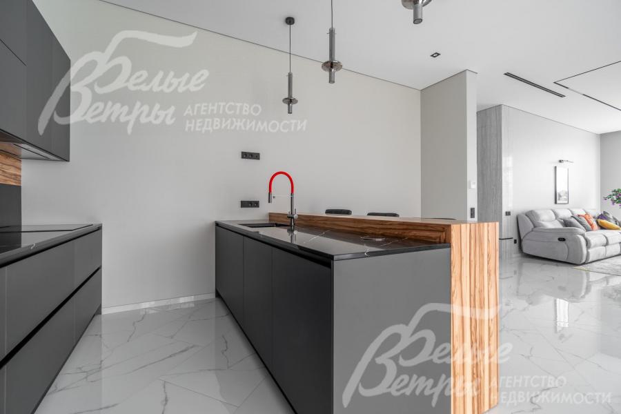 Мойка интегрирована в кухонный остров для максимального комфорта